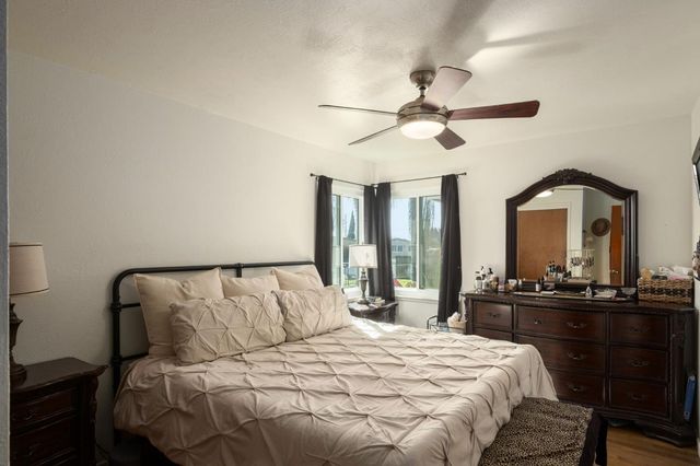 4619 E El Monte Way, Fresno, CA 93702