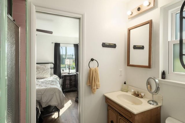 4619 E El Monte Way, Fresno, CA 93702