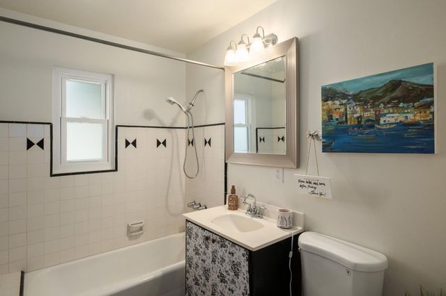 4619 E El Monte Way, Fresno, CA 93702