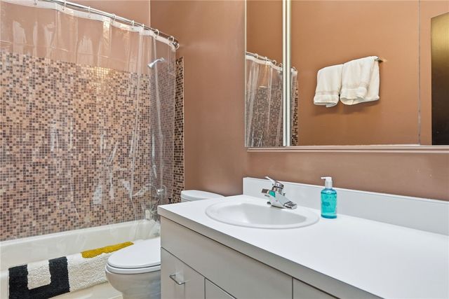 1300 Shady Ave, Squirrel Hill, PA 15217