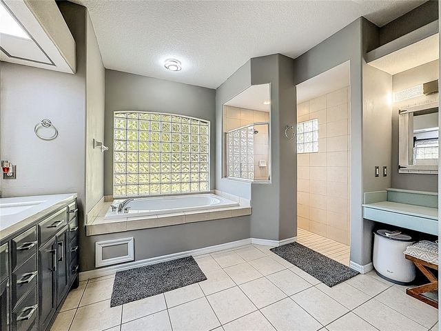 18002 HOWLING WOLF RUN, Parrish, FL 34219