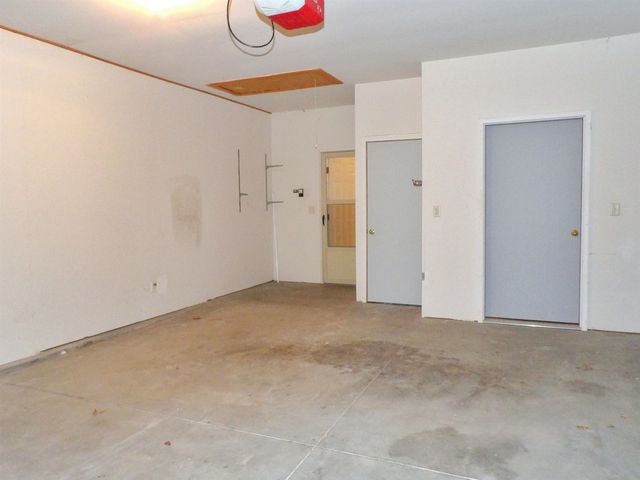 3121 W Westwind Bay, Wichita, KS 67205