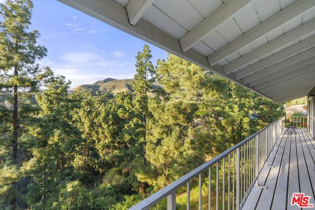 3127 Arrowhead Drive, Los Angeles, CA 90068