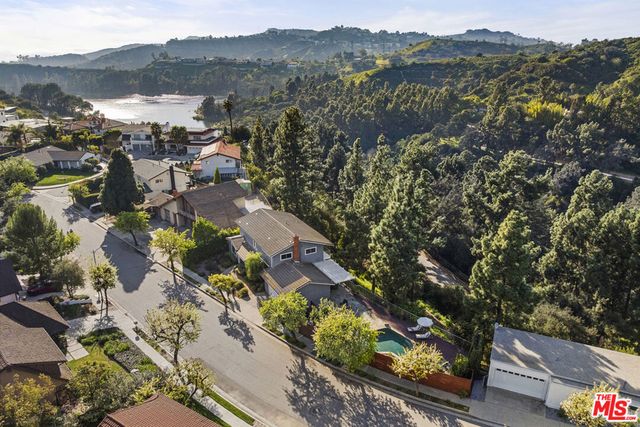 3127 Arrowhead Drive, Los Angeles, CA 90068