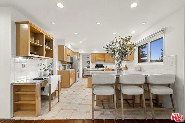 3127 Arrowhead Drive, Los Angeles, CA 90068