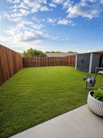 585 Hutchinson Lane, Lewisville, TX 75077