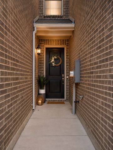 585 Hutchinson Lane, Lewisville, TX 75077