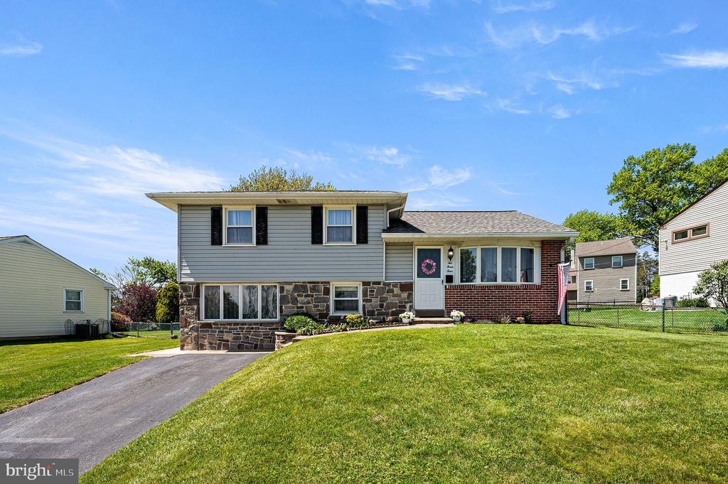 234 TALBOT DR, Broomall, PA 19008