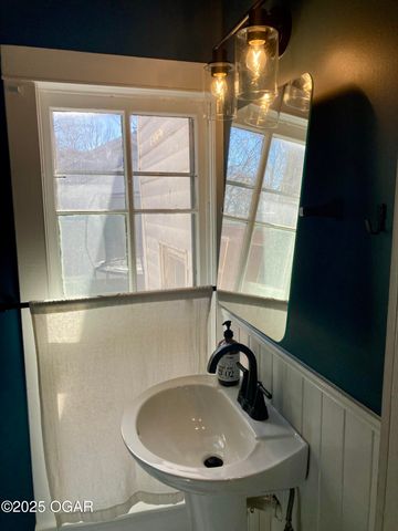 1204 Grand Avenue, Carthage, MO 64836