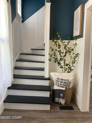 1204 Grand Avenue, Carthage, MO 64836