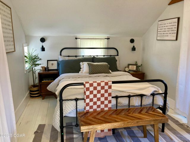 1204 Grand Avenue, Carthage, MO 64836