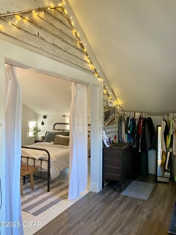 1204 Grand Avenue, Carthage, MO 64836