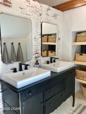 1204 Grand Avenue, Carthage, MO 64836