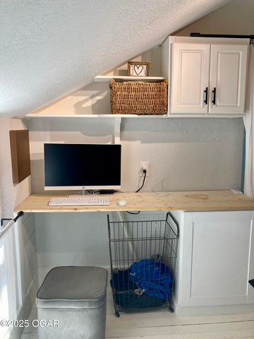 1204 Grand Avenue, Carthage, MO 64836