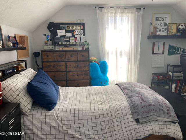 1204 Grand Avenue, Carthage, MO 64836