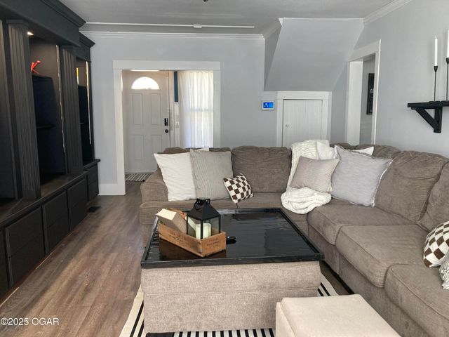 1204 Grand Avenue, Carthage, MO 64836