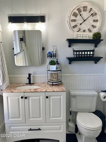 1204 Grand Avenue, Carthage, MO 64836