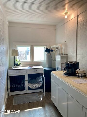 1204 Grand Avenue, Carthage, MO 64836