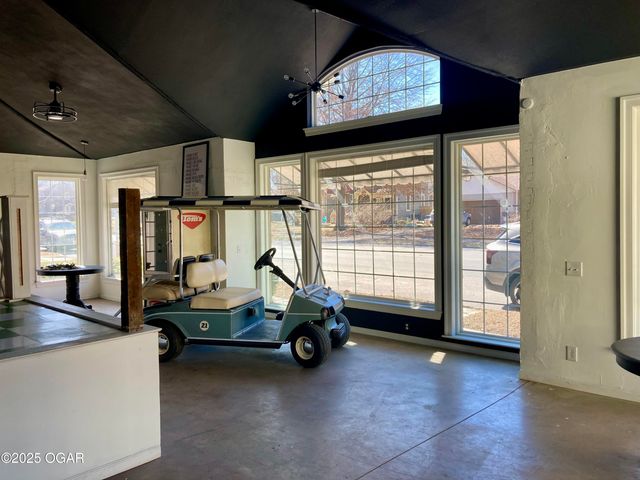 1204 Grand Avenue, Carthage, MO 64836