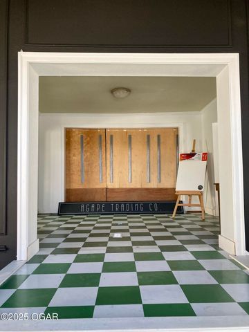 1204 Grand Avenue, Carthage, MO 64836