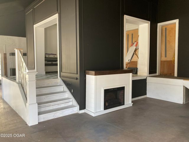 1204 Grand Avenue, Carthage, MO 64836