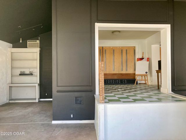 1204 Grand Avenue, Carthage, MO 64836