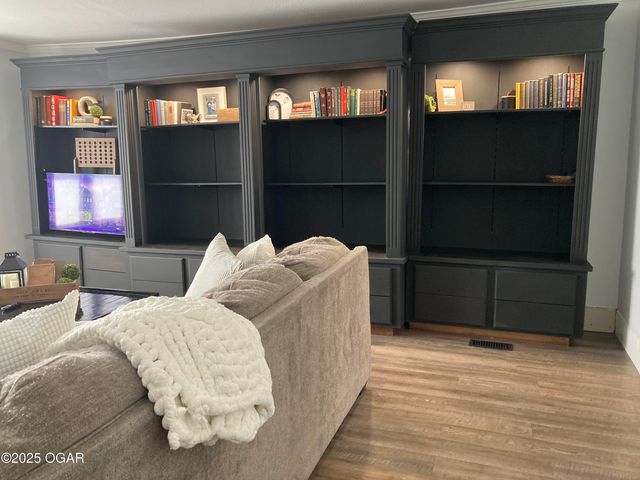 1204 Grand Avenue, Carthage, MO 64836