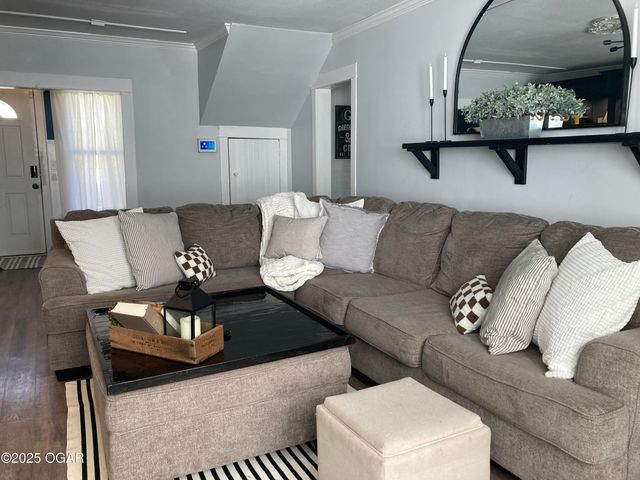 1204 Grand Avenue, Carthage, MO 64836