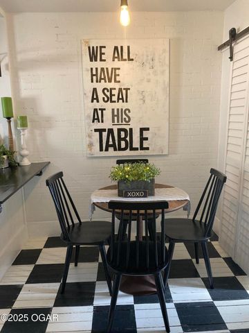 1204 Grand Avenue, Carthage, MO 64836