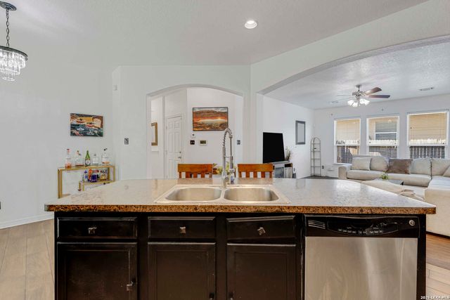 11927 Curtis Hill, San Antonio, TX 78254