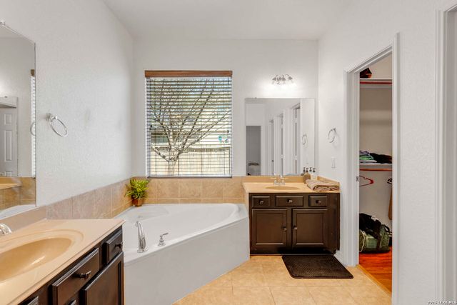 11927 Curtis Hill, San Antonio, TX 78254