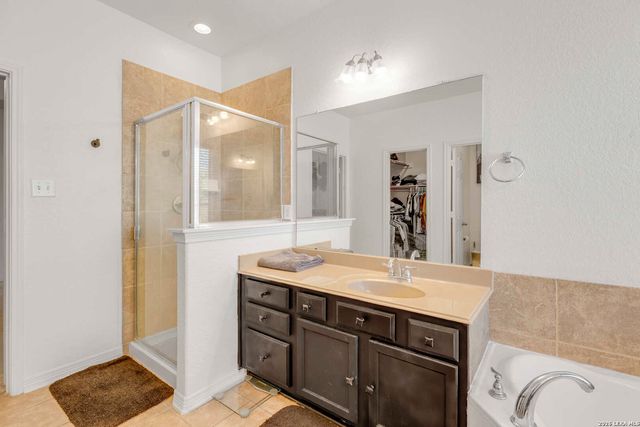 11927 Curtis Hill, San Antonio, TX 78254