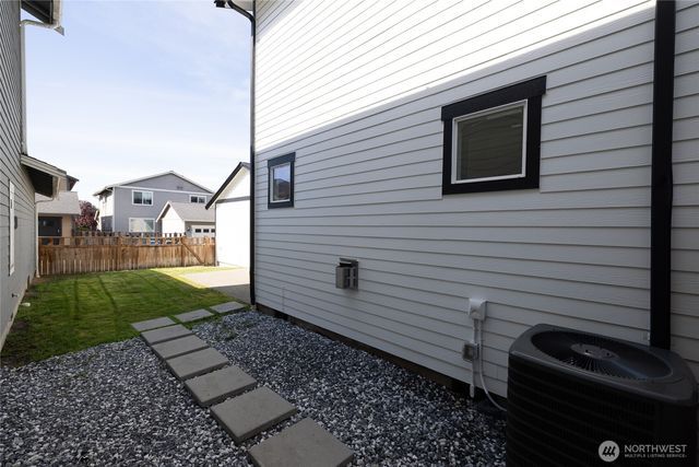 18530 97th Avenue Ct E, Puyallup, WA 98375