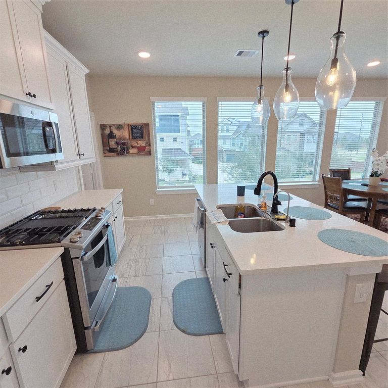 Image 10 of property listing at 23939 Oriole Valley Trail, Katy, TX 77493