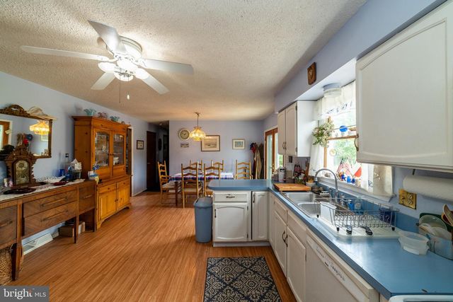 911 MONMOUTH, Cream Ridge, NJ 08514