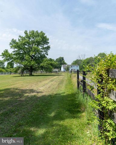 911 MONMOUTH, Cream Ridge, NJ 08514