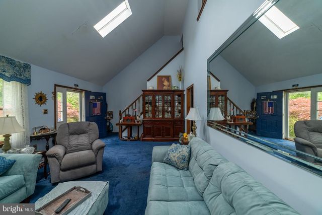 911 MONMOUTH, Cream Ridge, NJ 08514