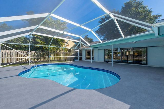 1128 W Rainwood Cir W, Palm Beach Gardens, FL 33410