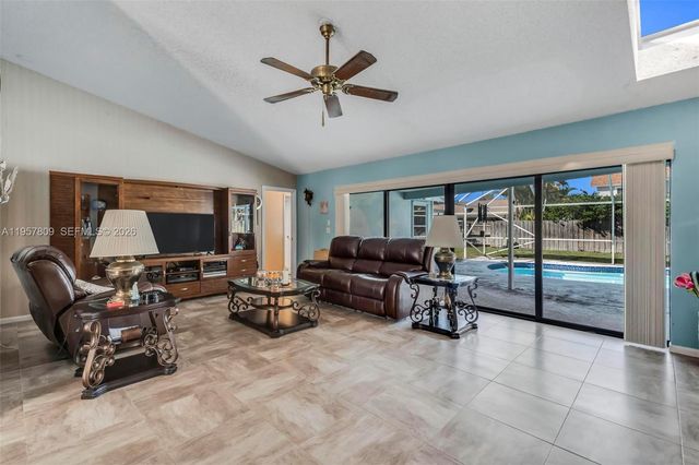 1128 W Rainwood Cir W, Palm Beach Gardens, FL 33410