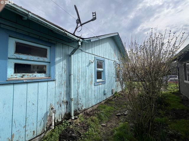 131 17TH Ave, Longview, WA 98632