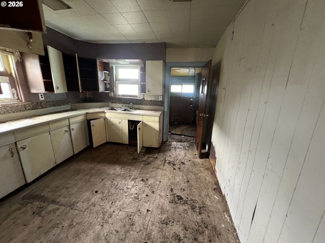 131 17TH Ave, Longview, WA 98632