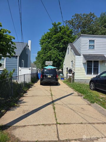 201 SE summerhill Road SE, Spotswood, NJ 08884