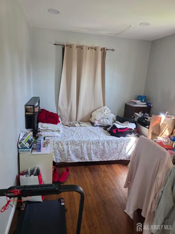 201 SE summerhill Road SE, Spotswood, NJ 08884