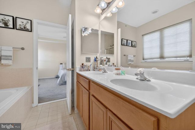 7202 LITTLE THAMES DR, Gainesville, VA 20155