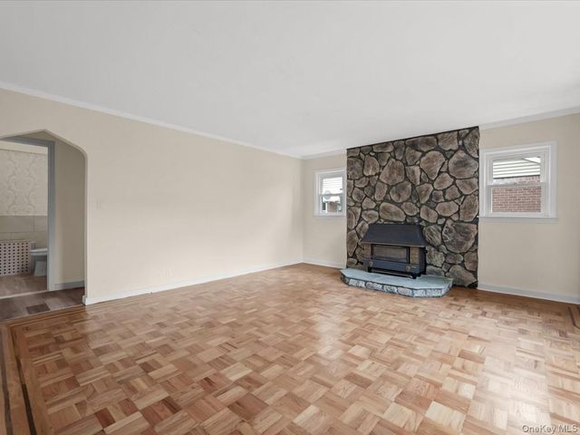 198 Canterbury, Lynbrook, NY 11563