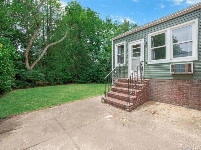 198 Canterbury, Lynbrook, NY 11563