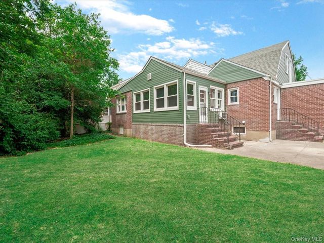 198 Canterbury, Lynbrook, NY 11563