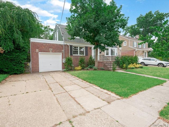 198 Canterbury, Lynbrook, NY 11563