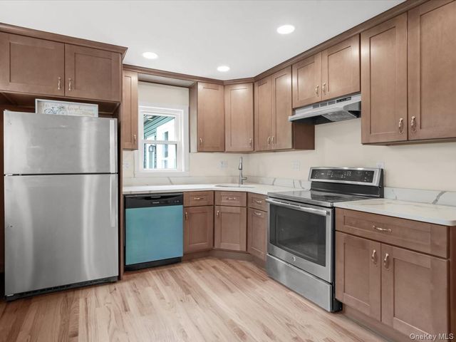 198 Canterbury, Lynbrook, NY 11563