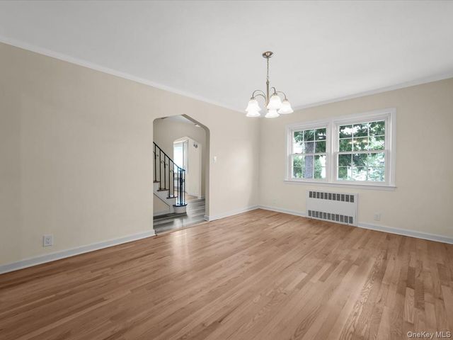 198 Canterbury, Lynbrook, NY 11563